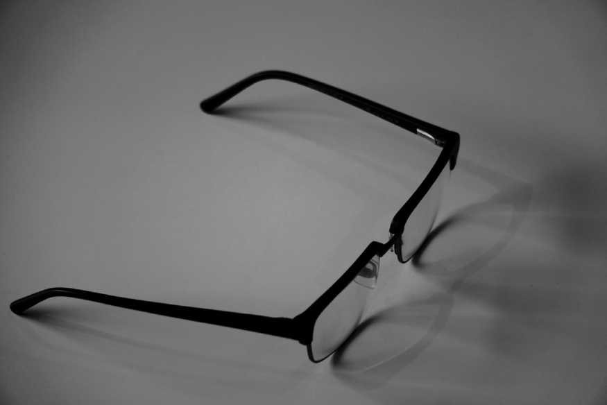 eyeglasses-7074368_1280.jpg